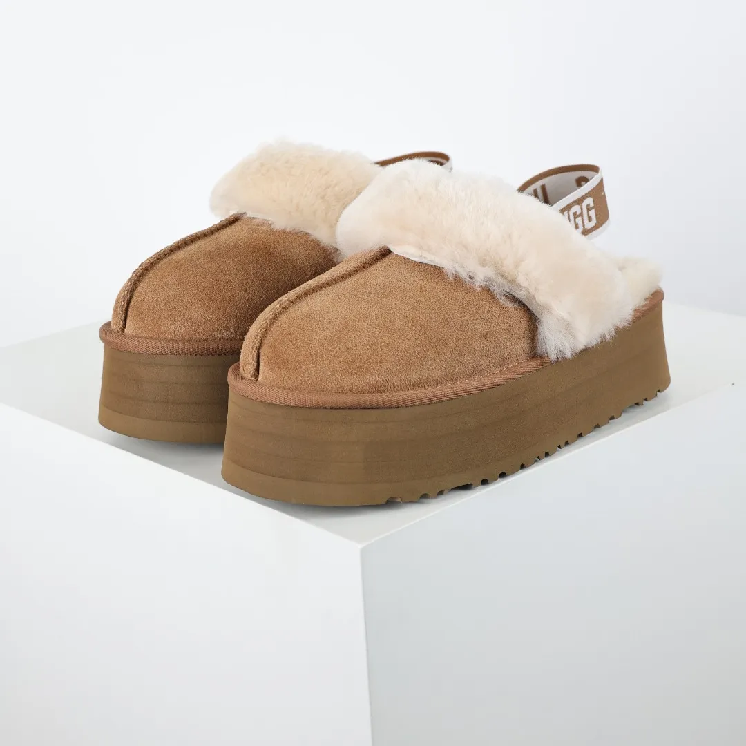 Pick up locally 💰600 Core recommended good price It is a very suitable choice for home use. In recent years, uug has launched a series of styles, which are partially geared towards the preferences of young consumers and have also moved to the forefront of fashion trends. Shoe body material: water-repellent coated suede upper, 17 mm UGGPURE™ implantable wool insole, lightweight non-slip and comfortable rubber outsole, with brand LOGO and trademark, with full packaging Size: 35 36 37 38 39 40